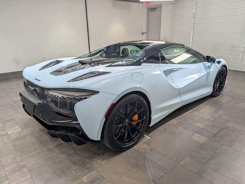 Used 2025 McLaren Artura Spider image 21