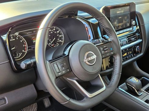 Used 2023 Nissan Pathfinder SV FWD image 25