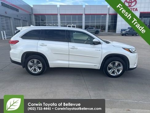Used 2017 Toyota Highlander Limited w/ Protection Package #3 image 2