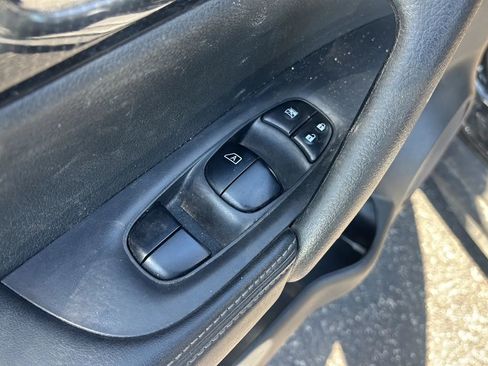 Used 2018 Nissan Rogue SL w/ Premium Package image 10