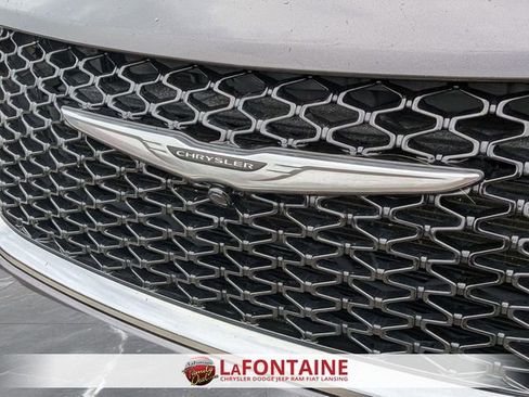 Certified 2023 Chrysler Pacifica Touring-L FWD image 9