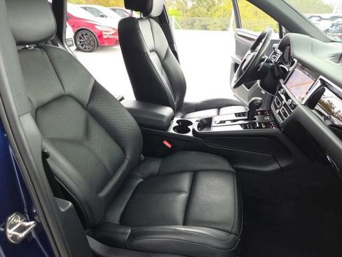 Used 2024 Porsche Macan AWD/4WD image 24