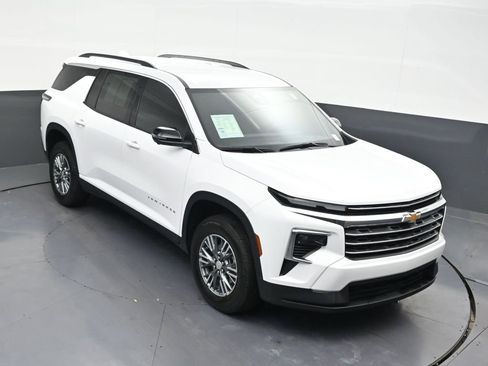 Used 2025 Chevrolet Traverse LT w/ Driver Confidence Package FWD image 23