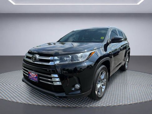 Used 2018 Toyota Highlander Limited Platinum AWD/4WD image 2
