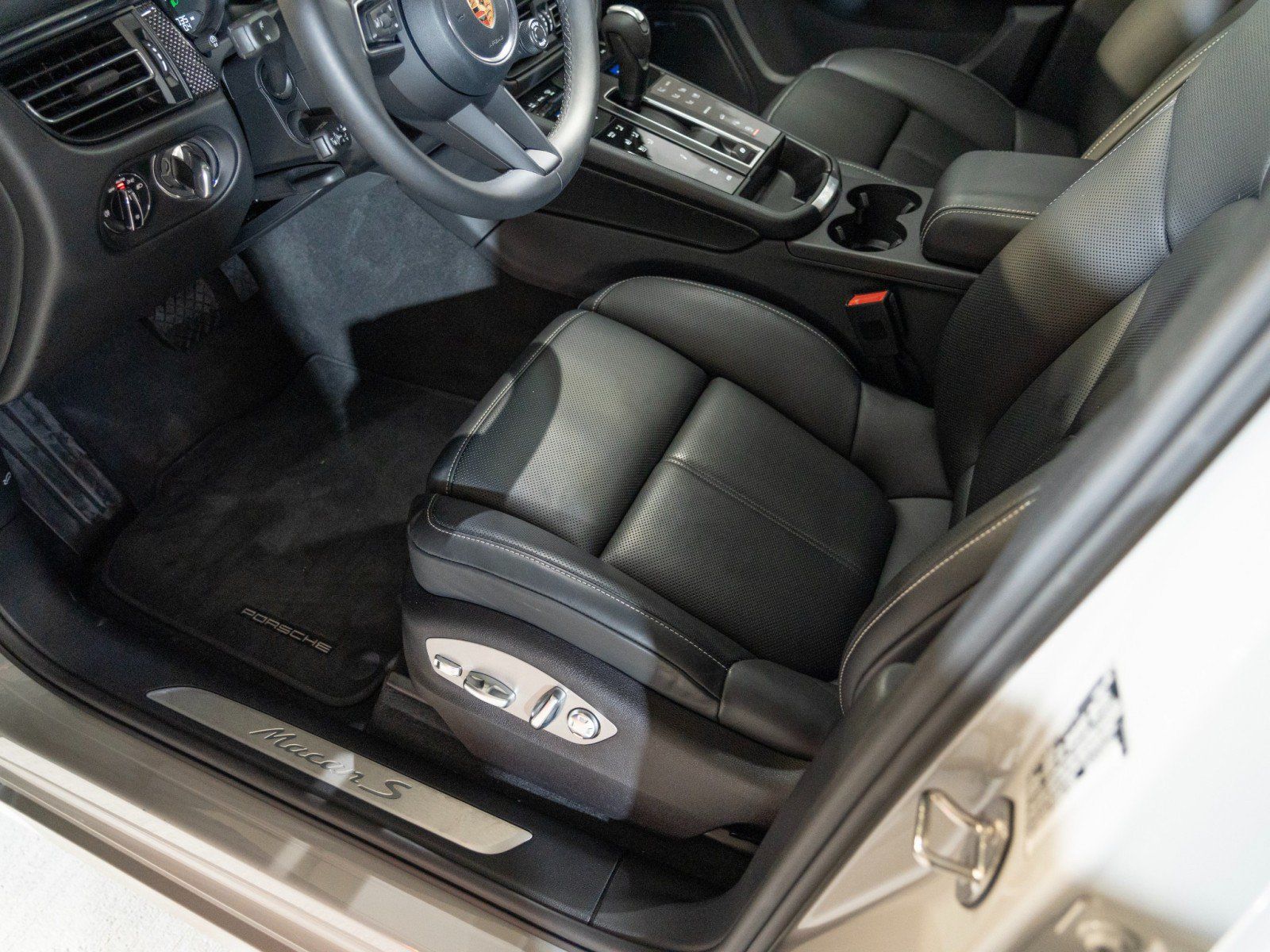 Used 2026 Porsche Macan S AWD/4WD image 14