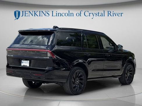 New 2026 Lincoln Navigator Reserve w/ Jet Appearance Package AWD/4WD image 5