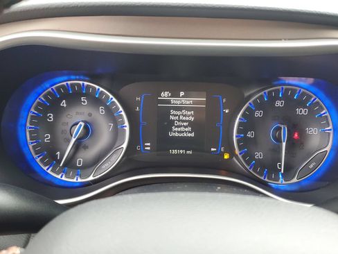 Used 2019 Chrysler Pacifica Touring-L FWD image 23