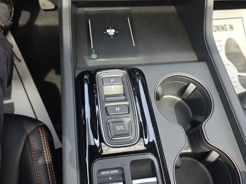 Used 2025 Honda Pilot TrailSport image 22