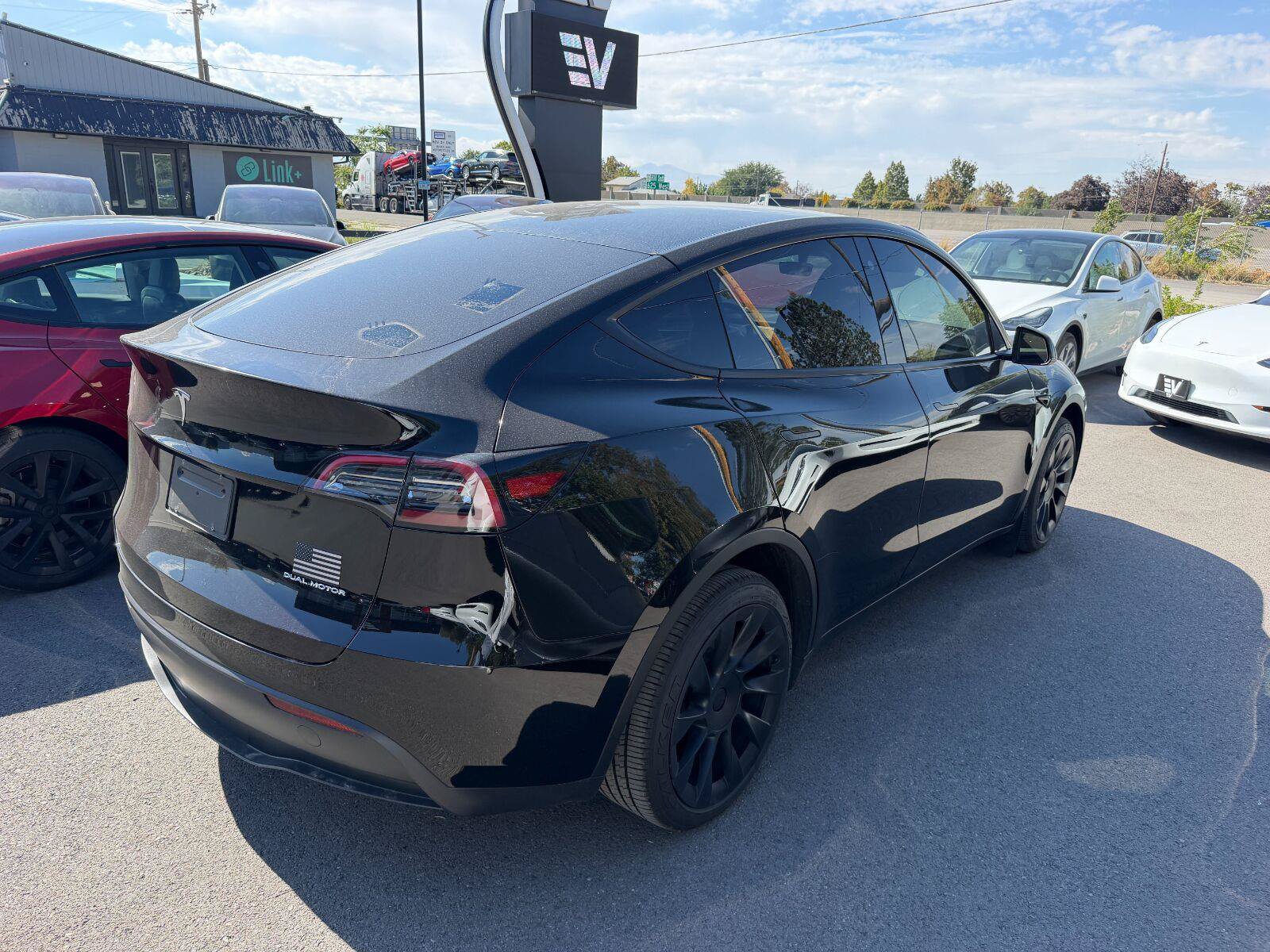 Used 2023 Tesla Model Y Performance AWD/4WD image 3