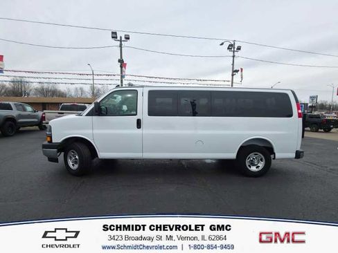 Used 2025 Chevrolet Express 3500 LT w/ LT Preferred Equipment Group image 8