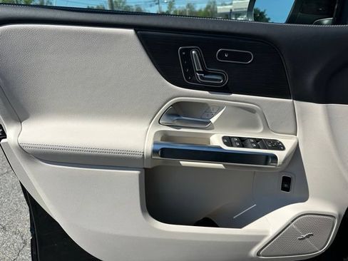 New 2026 Mercedes-Benz GLB 250 4MATIC image 12