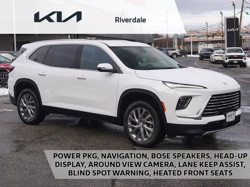 Used 2025 Buick Enclave Preferred w/ Power Package image 1