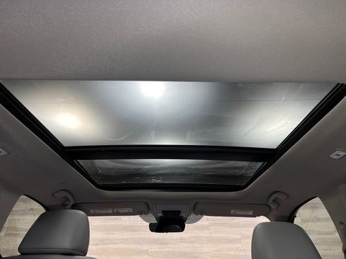 Used 2025 Honda Pilot Touring image 18