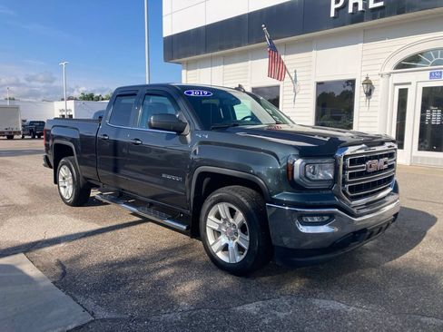 Used 2019 GMC Sierra 1500 SLE w/ SLE Value Package AWD/4WD image 3