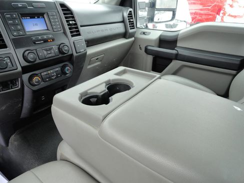 Certified 2021 Ford F250 XL w/ Power Equipment Group image 18