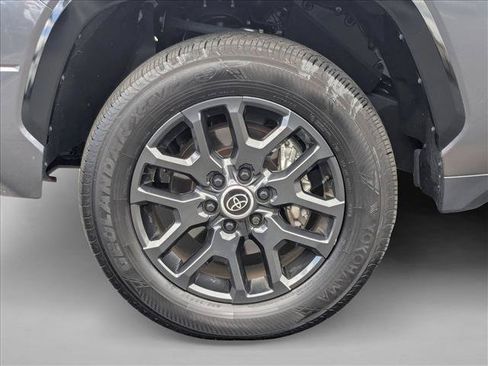 Used 2024 Toyota Tundra Platinum AWD/4WD image 25