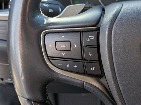 Used 2019 Lexus ES 300h w/ Premium Package image 18