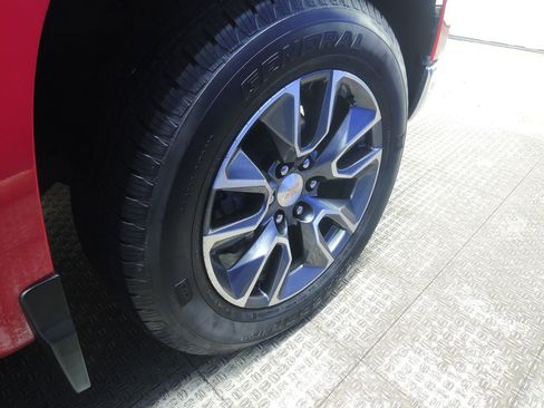 Used 2025 Chevrolet Silverado 1500 LT image 39