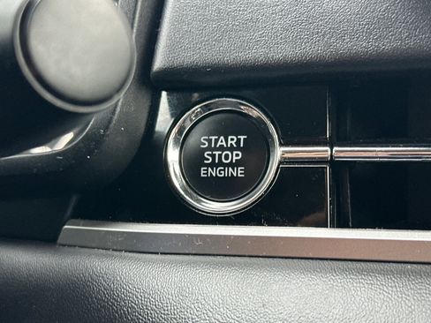 Used 2024 Mitsubishi Outlander SE image 25