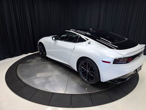 Used 2024 Nissan Z Performance w/ Floor Mat Package RWD image 9