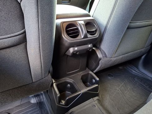 Used 2024 Jeep Wrangler Unlimited Sport AWD/4WD image 11
