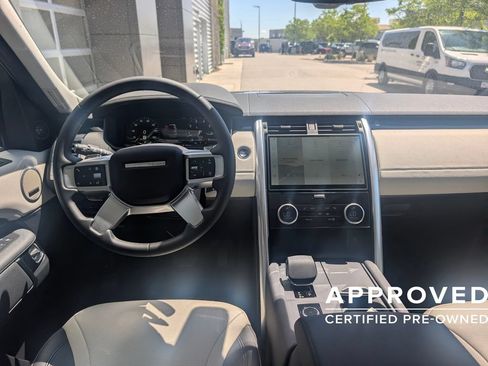 Used 2025 Land Rover Discovery S AWD/4WD image 19