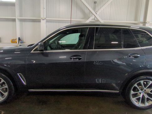 Used 2019 BMW X5 xDrive40i w/ Premium Package 2 AWD/4WD image 2