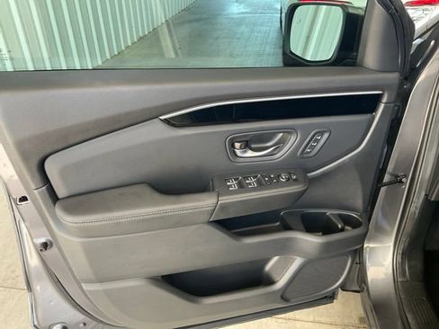 Certified 2025 Honda Pilot EX-L image 5