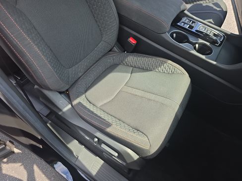 Used 2025 Honda Pilot Sport image 10