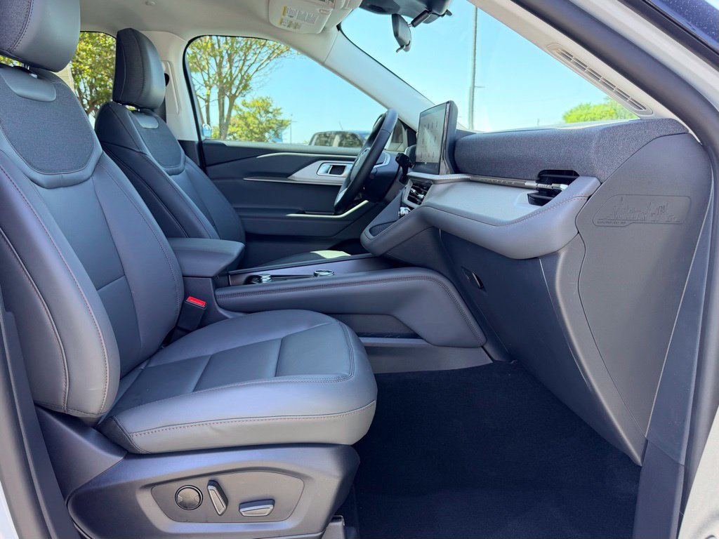 New 2026 Ford Explorer Active w/ Active Comfort Package RWD image 9