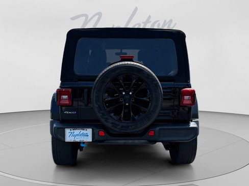 Used 2023 Jeep Wrangler Unlimited Sahara AWD/4WD image 4