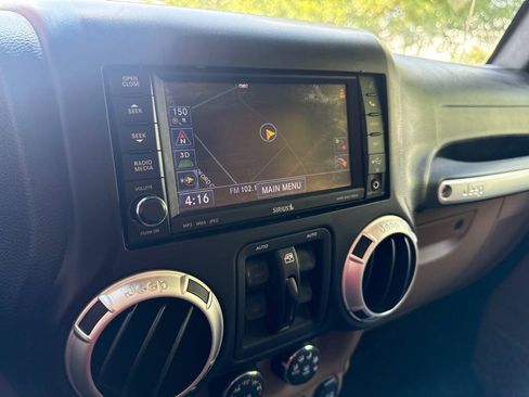 Used 2015 Jeep Wrangler Unlimited Rubicon w/ Dual Top Group AWD/4WD image 19