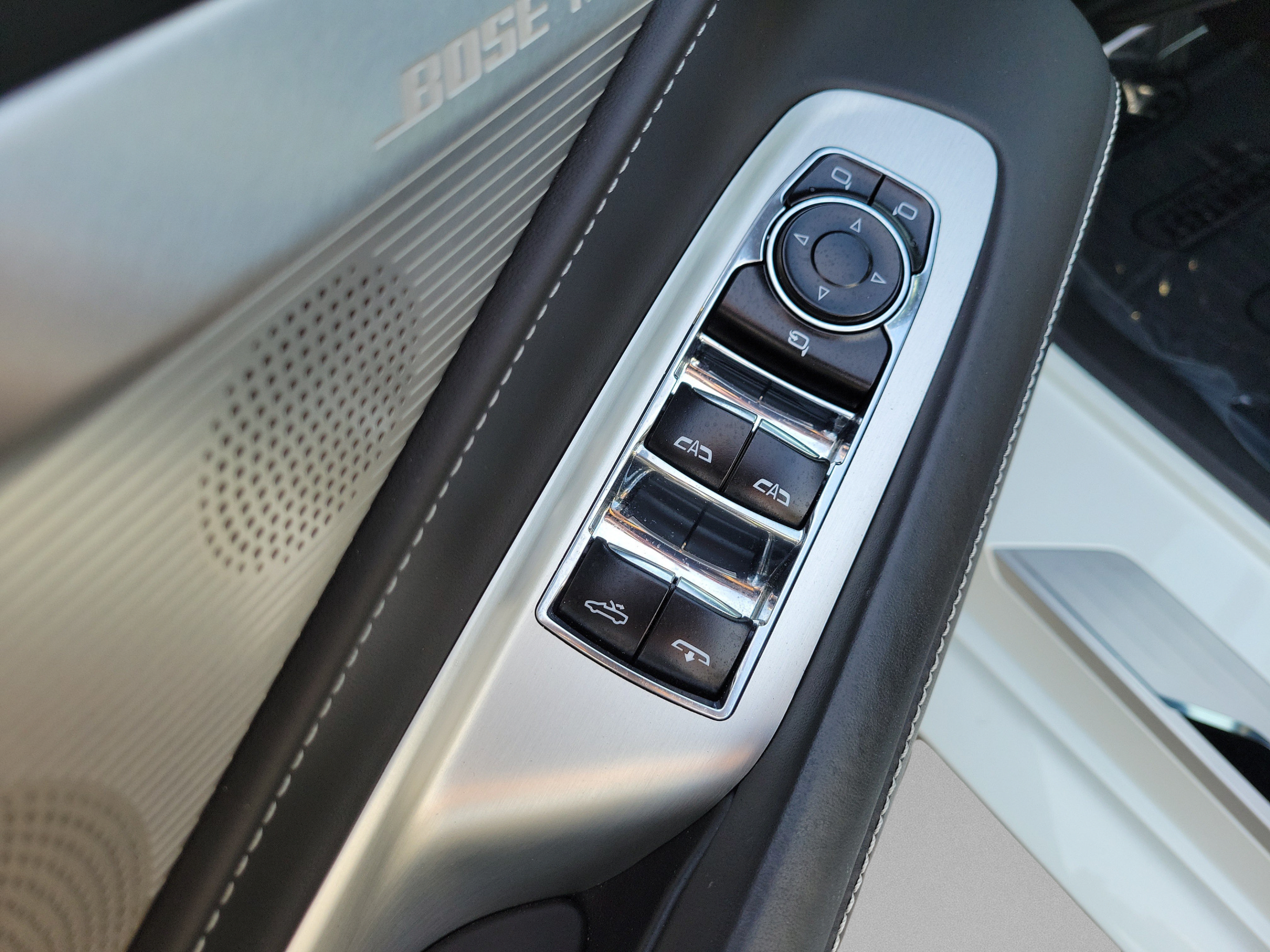 Used 2023 Chevrolet Corvette Stingray Premium Conv w/ Z51 Performance Package RWD image 11