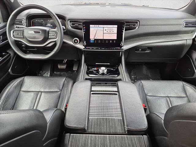 Used 2023 Jeep Wagoneer L Series II AWD/4WD image 18