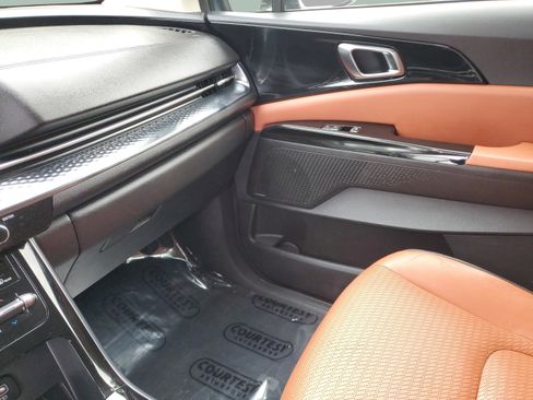 Used 2022 Kia Carnival SX Prestige image 19