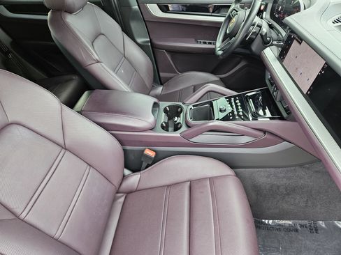 Certified 2024 Porsche Cayenne Coupe image 15