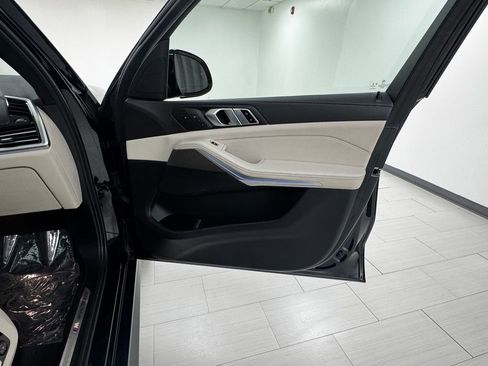 Used 2022 BMW X5 xDrive45e w/ M Sport Package image 13