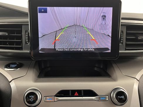 Used 2023 Ford Explorer XLT w/ Equipment Group 202A AWD/4WD image 4