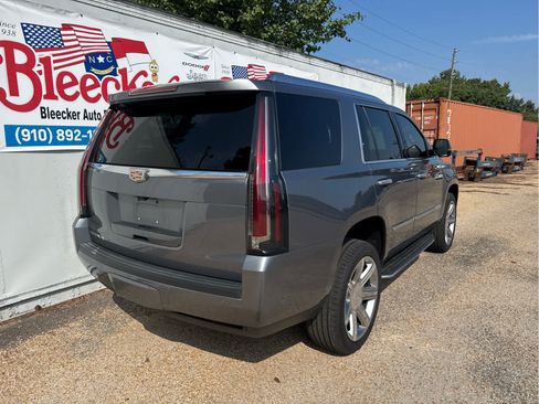 Used 2020 Cadillac Escalade Luxury RWD image 3