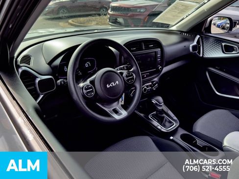Used 2025 Kia Soul LX w/ LX Technology Package FWD image 10
