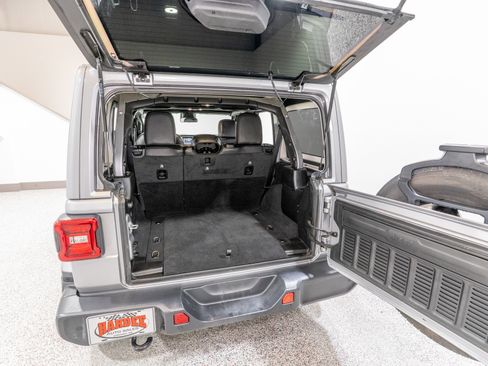 Used 2020 Jeep Wrangler Unlimited Sahara AWD/4WD image 32