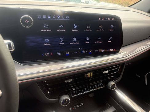 Used 2025 Chevrolet Suburban RST w/ Comfort Package AWD/4WD image 8