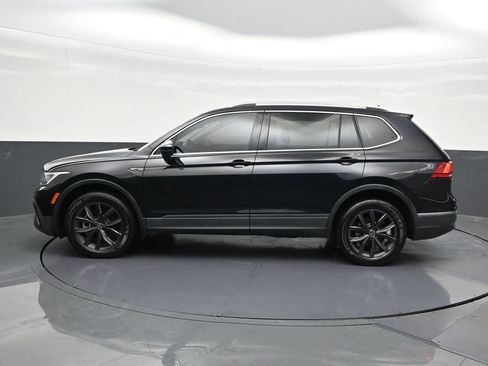 Used 2022 Volkswagen Tiguan SE w/ Panoramic Sunroof Package AWD/4WD image 2