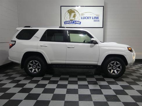 Used 2018 Toyota 4Runner TRD Off-Road Premium AWD/4WD image 6