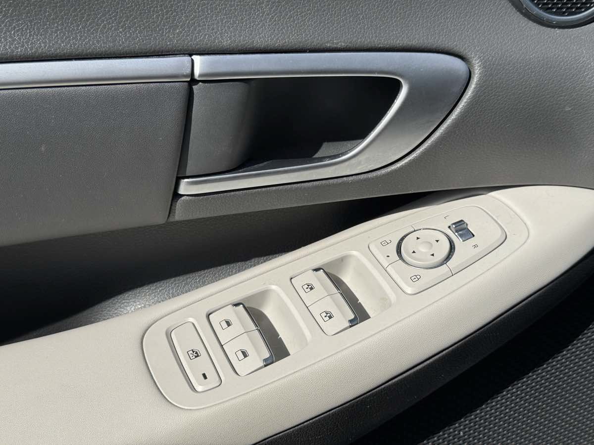 Used 2025 Hyundai Sonata SEL FWD image 30