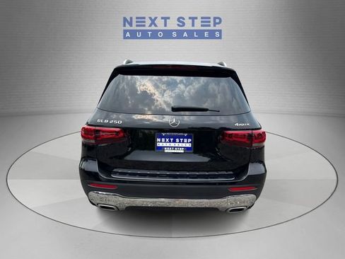 Used 2021 Mercedes-Benz GLB 250 4MATIC w/ Premium Package image 7