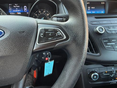 Used 2015 Ford Focus SE FWD image 28