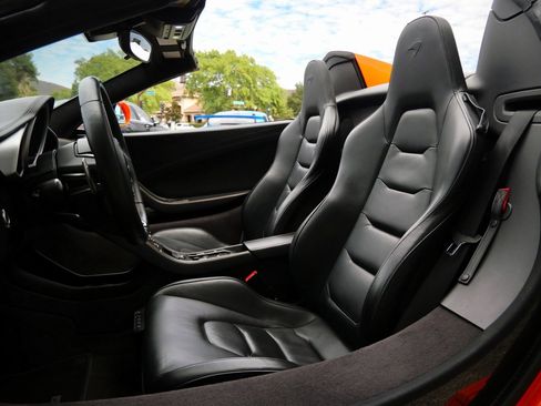 Used 2015 McLaren 650S Spider image 25