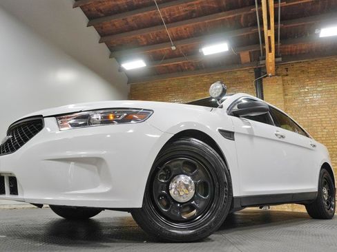 Used 2018 Ford Taurus Police Interceptor AWD image 3