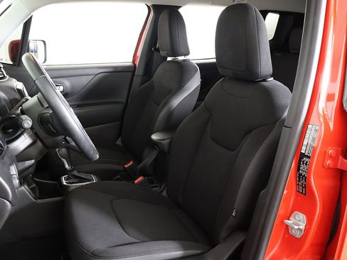 Used 2020 Jeep Renegade Altitude FWD image 23